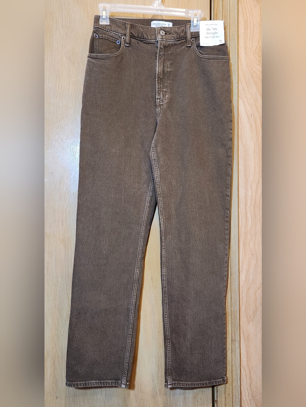 NWT Abercrombie & Fitch 90s Straight Ultra High Rise Jeans Womens 28 / 6 Brown